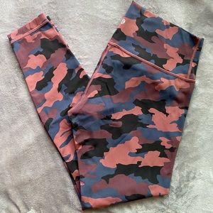Lululemon Wunder Under Camo Leggings 28”, size 12
